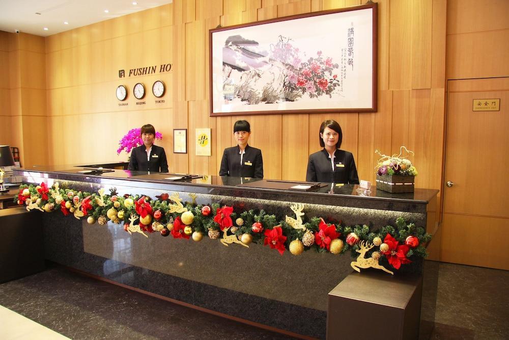 Fushin Hotel - Tainan Buitenkant foto