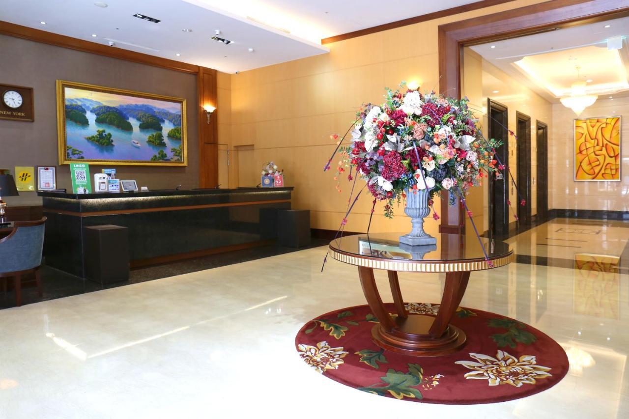 Fushin Hotel - Tainan Buitenkant foto