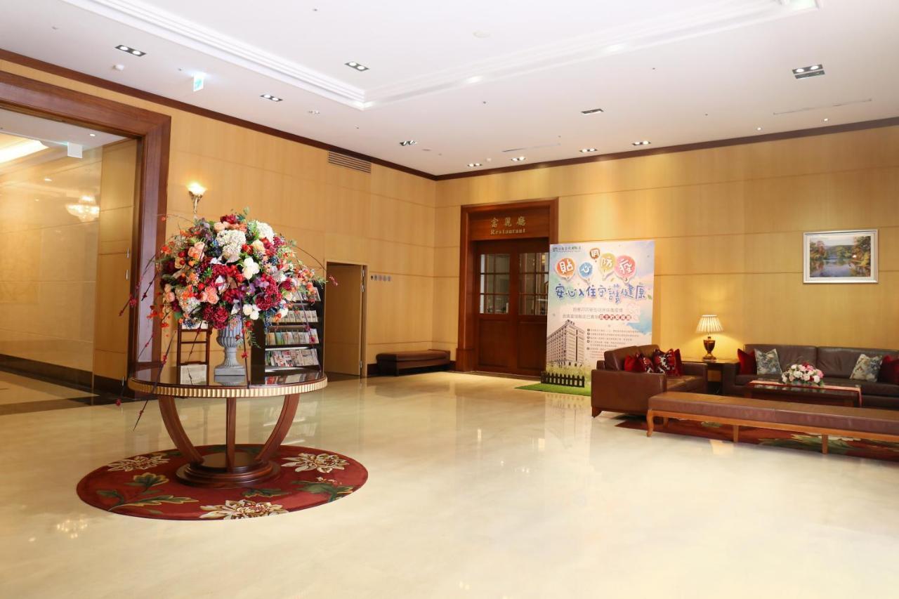 Fushin Hotel - Tainan Buitenkant foto