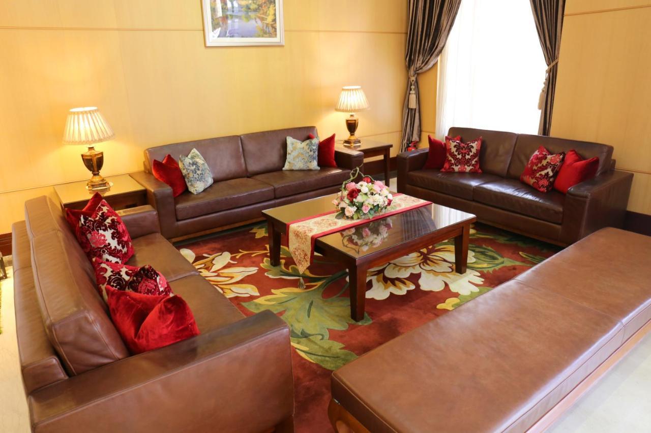Fushin Hotel - Tainan Buitenkant foto