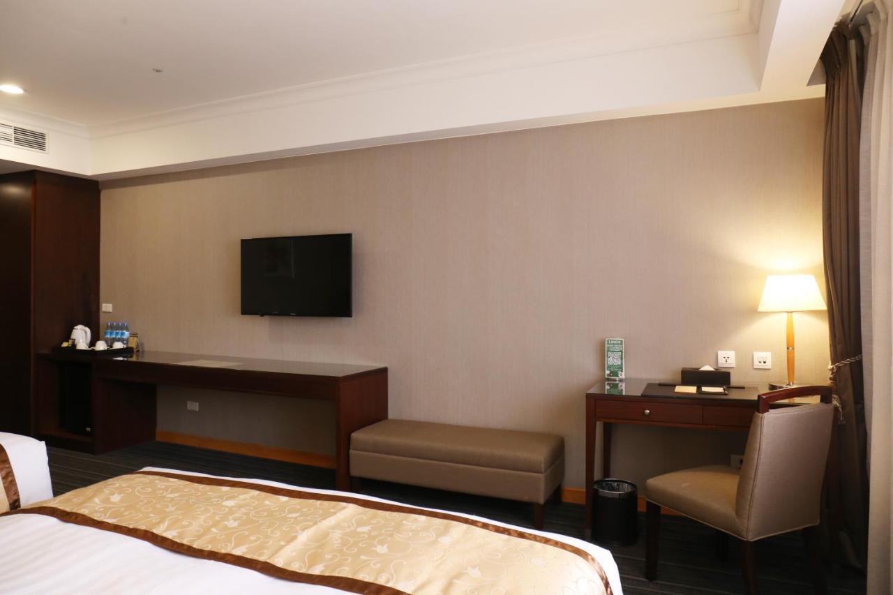 Fushin Hotel - Tainan Buitenkant foto