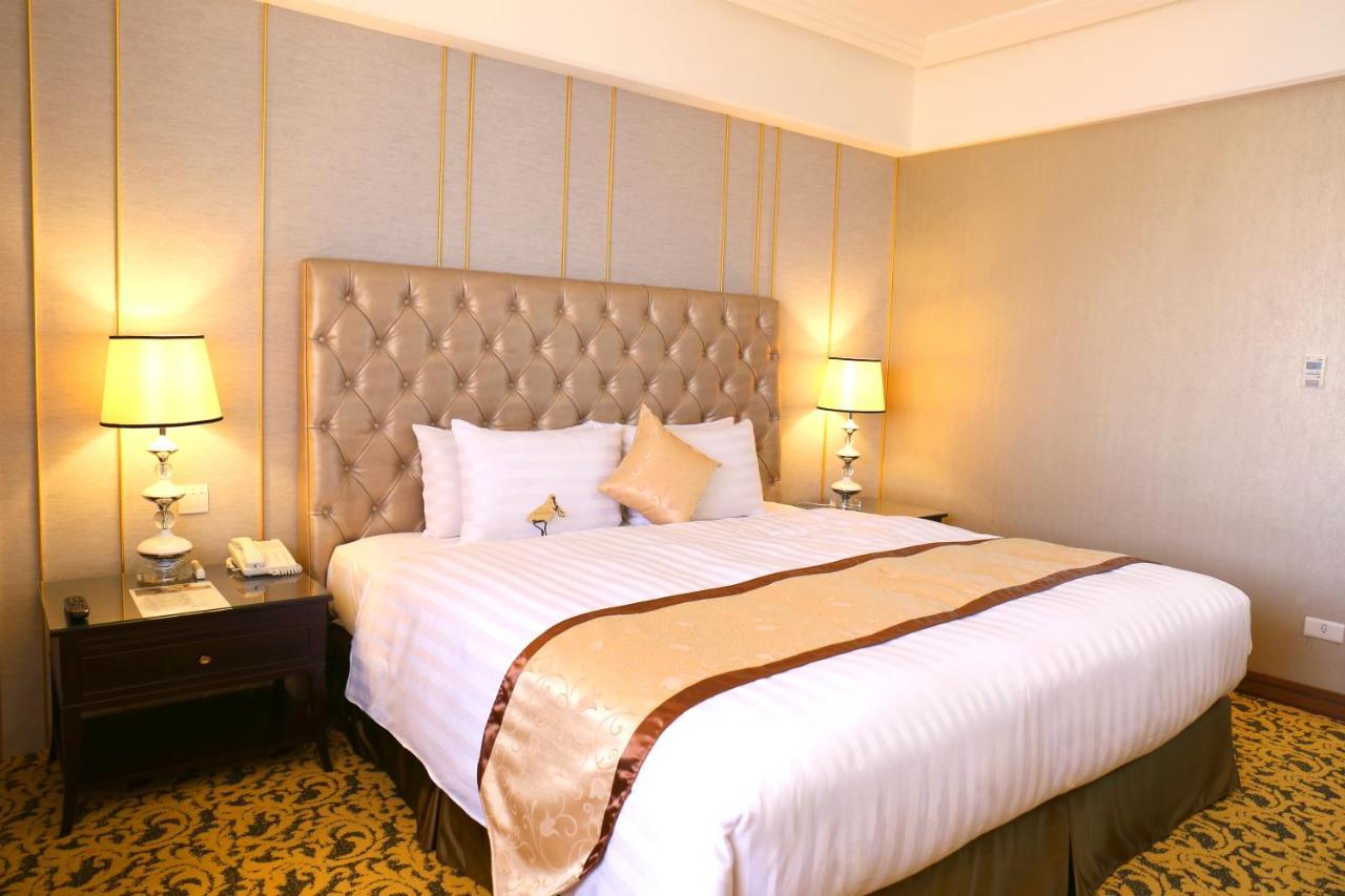 Fushin Hotel - Tainan Buitenkant foto
