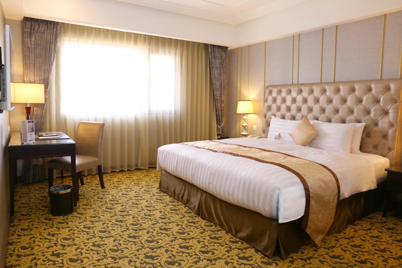 Fushin Hotel - Tainan Buitenkant foto