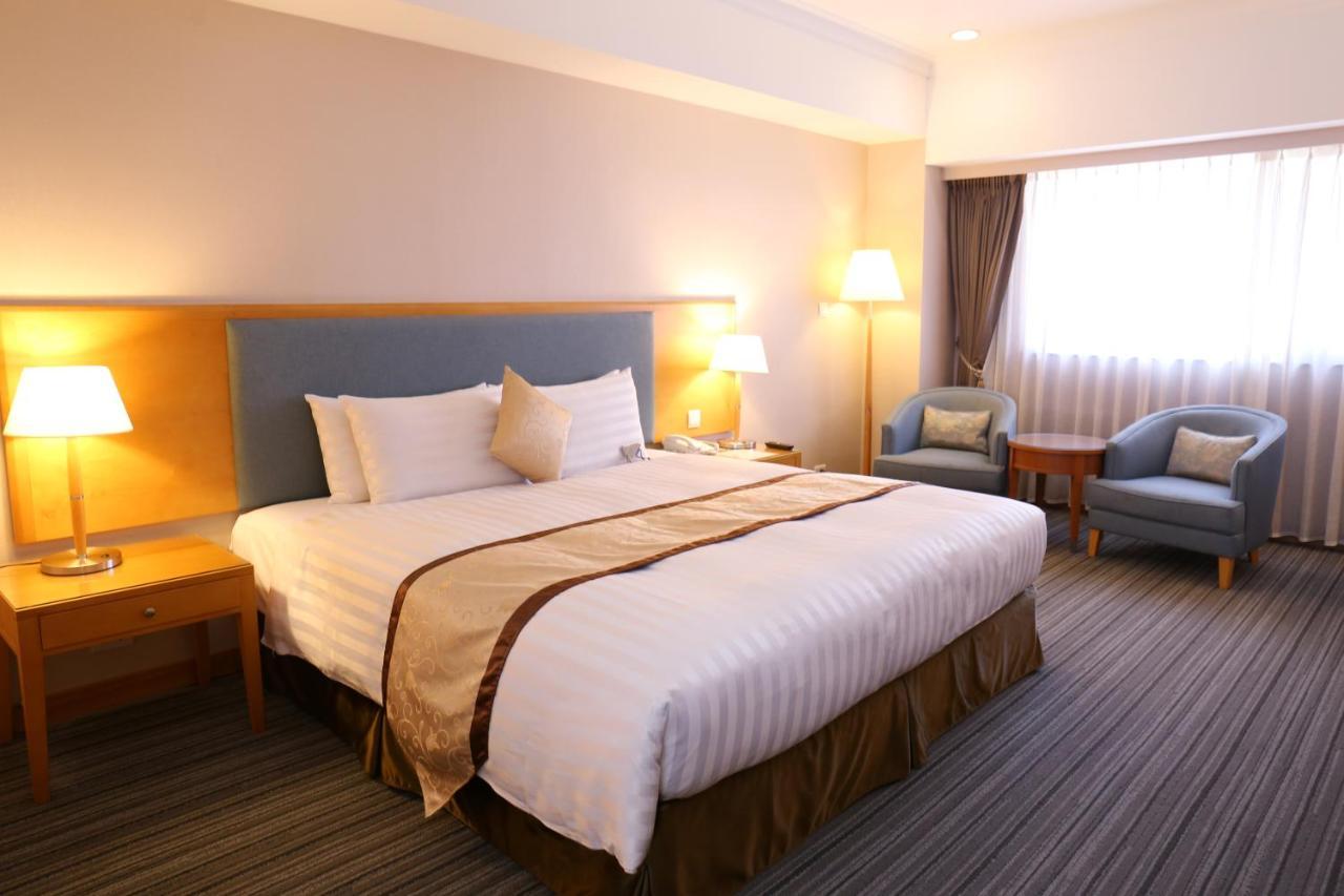 Fushin Hotel - Tainan Buitenkant foto