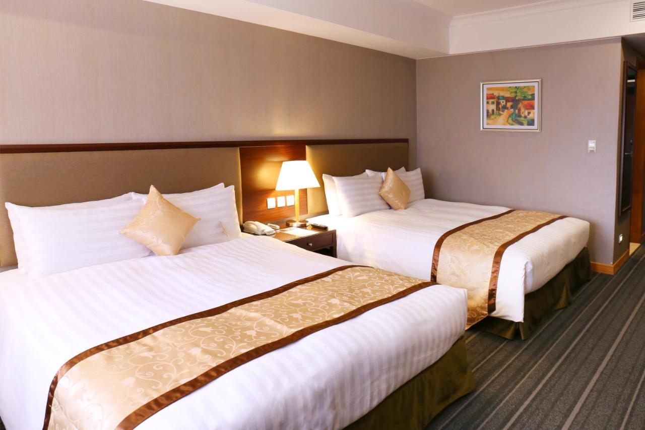 Fushin Hotel - Tainan Buitenkant foto