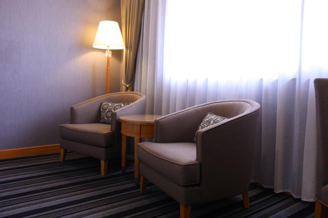 Fushin Hotel - Tainan Buitenkant foto