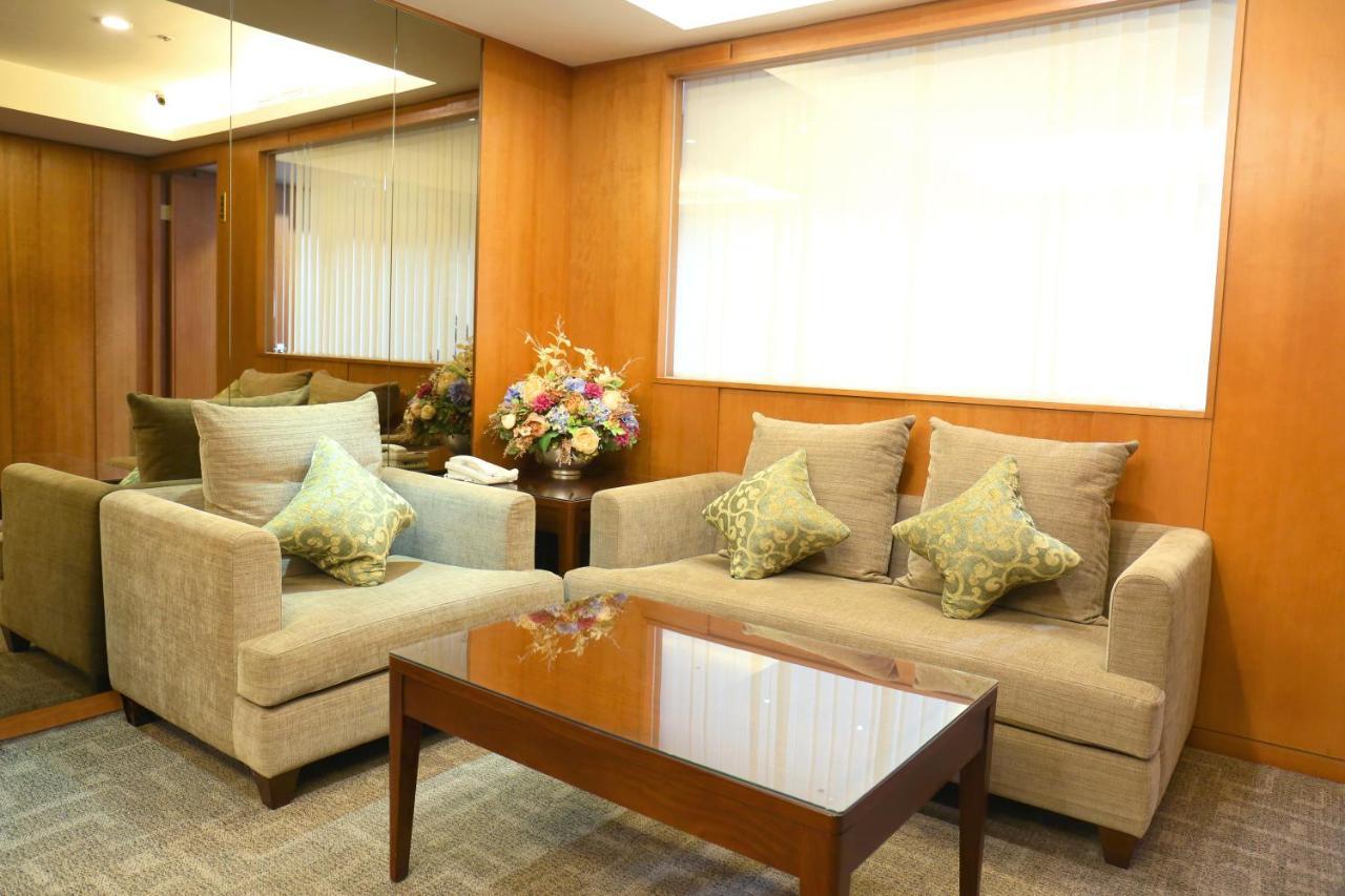 Fushin Hotel - Tainan Buitenkant foto