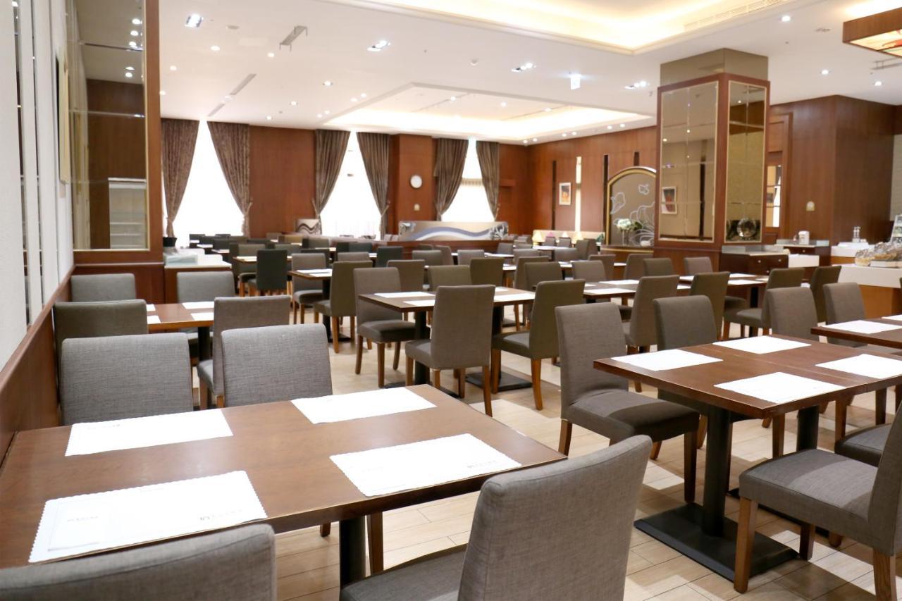 Fushin Hotel - Tainan Buitenkant foto