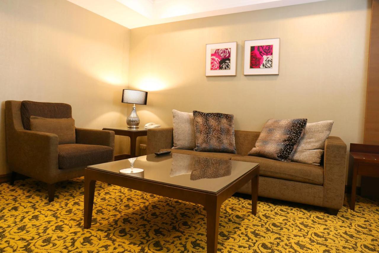 Fushin Hotel - Tainan Buitenkant foto