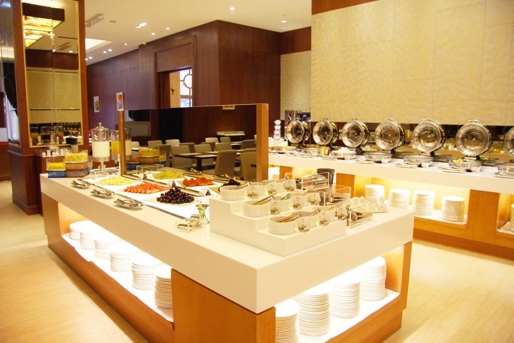 Fushin Hotel - Tainan Buitenkant foto
