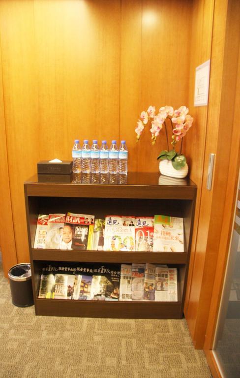 Fushin Hotel - Tainan Buitenkant foto