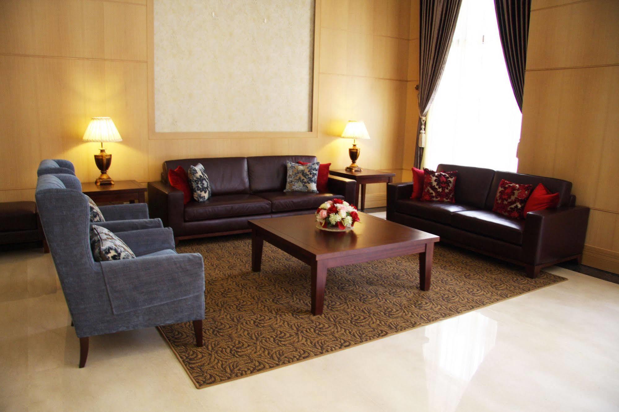 Fushin Hotel - Tainan Buitenkant foto